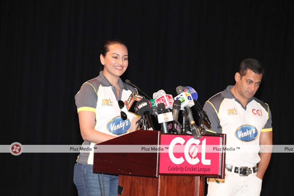 Stars at CCL Press Meet in Dubai - Pictures | Picture 124210